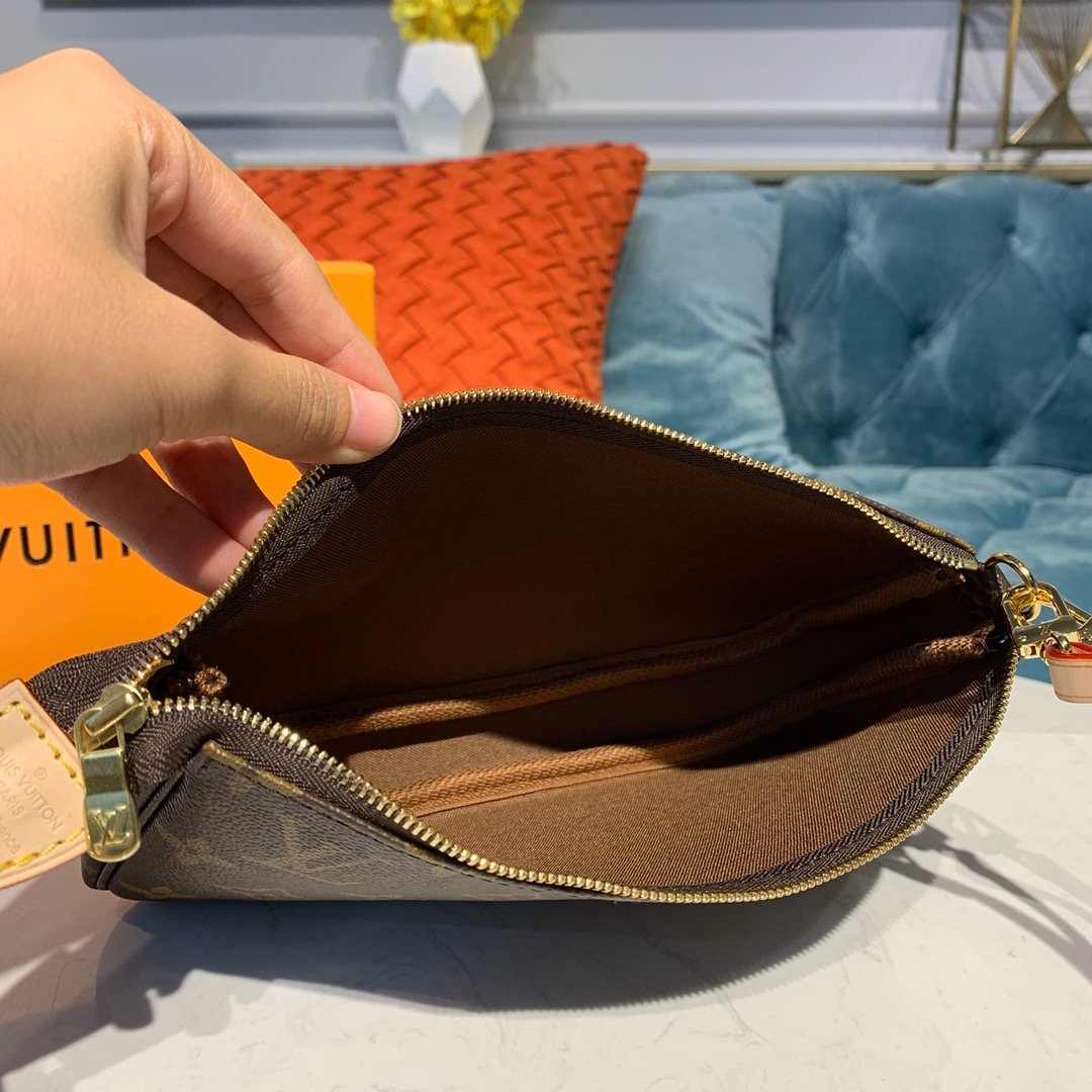 LV POCHETTE ACCESSOIRES 03