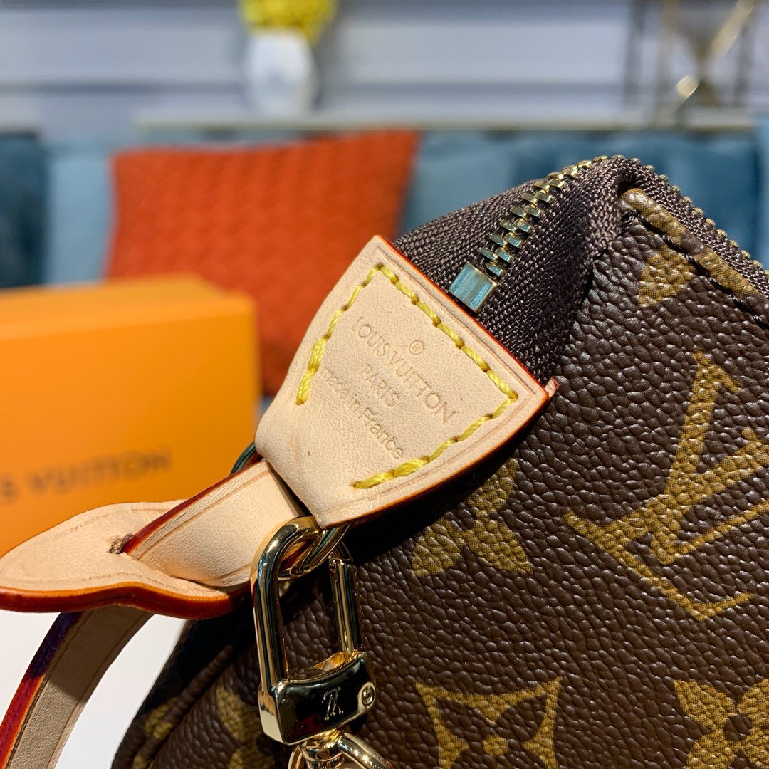 LV POCHETTE ACCESSOIRES 03