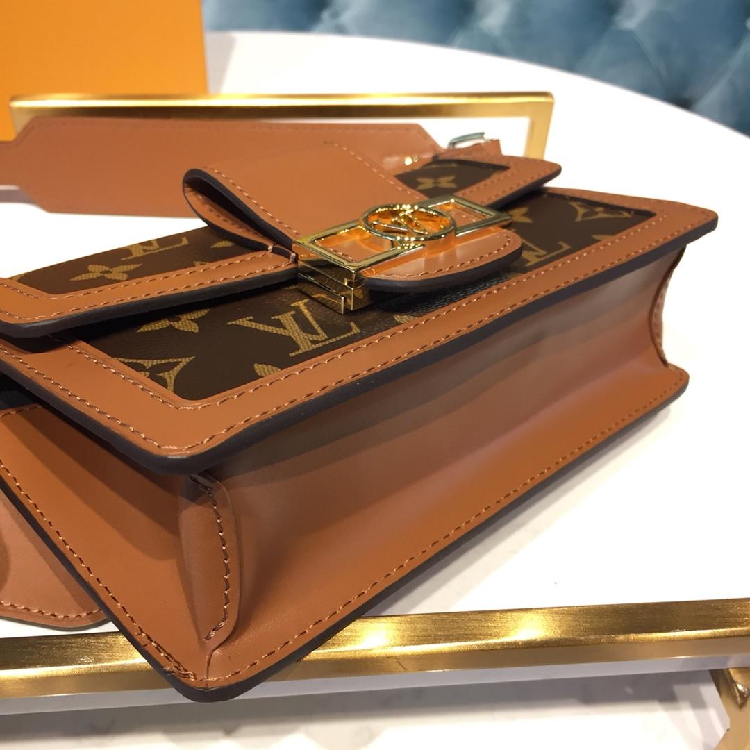 LV DAUPHINE Waist pack M44586