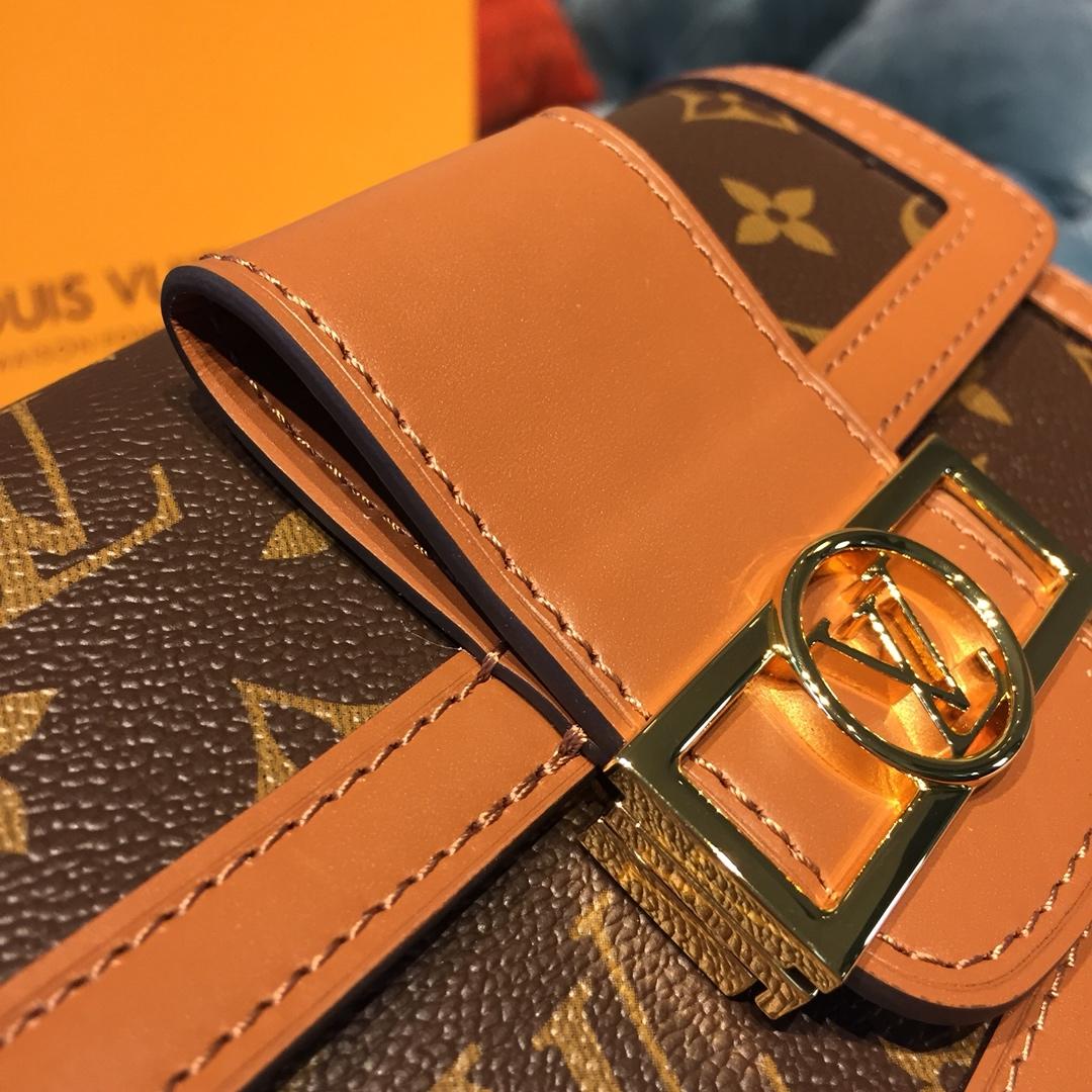 LV DAUPHINE Waist pack M44586