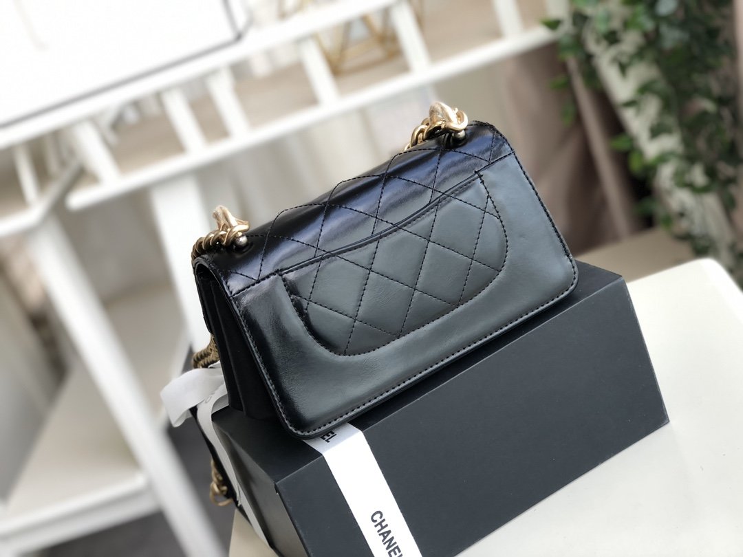 Ch**el flap bag 19cm black