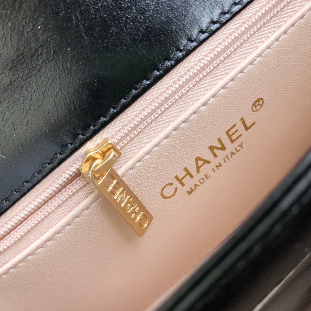 Ch**el flap bag 19cm black