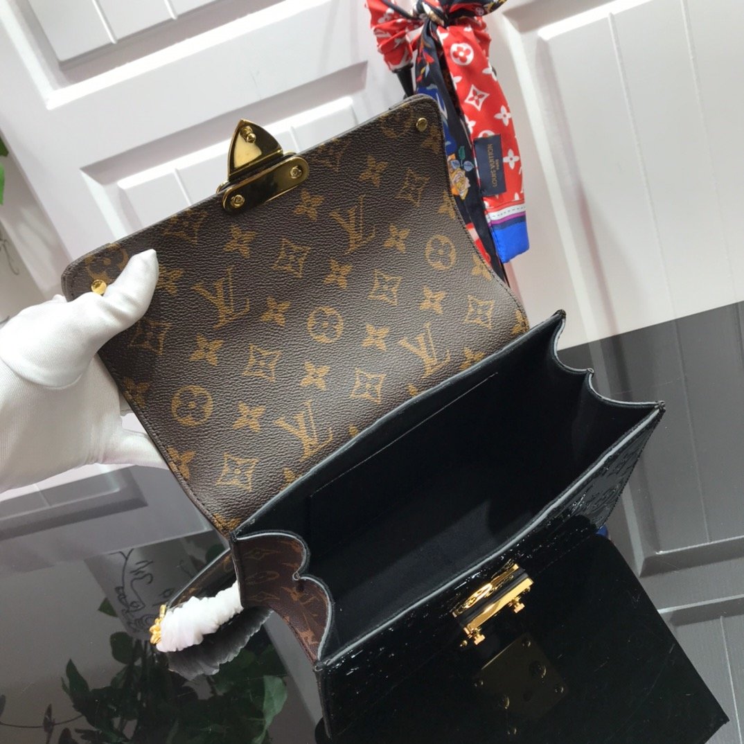 LV WYNWOOD BAG M90442