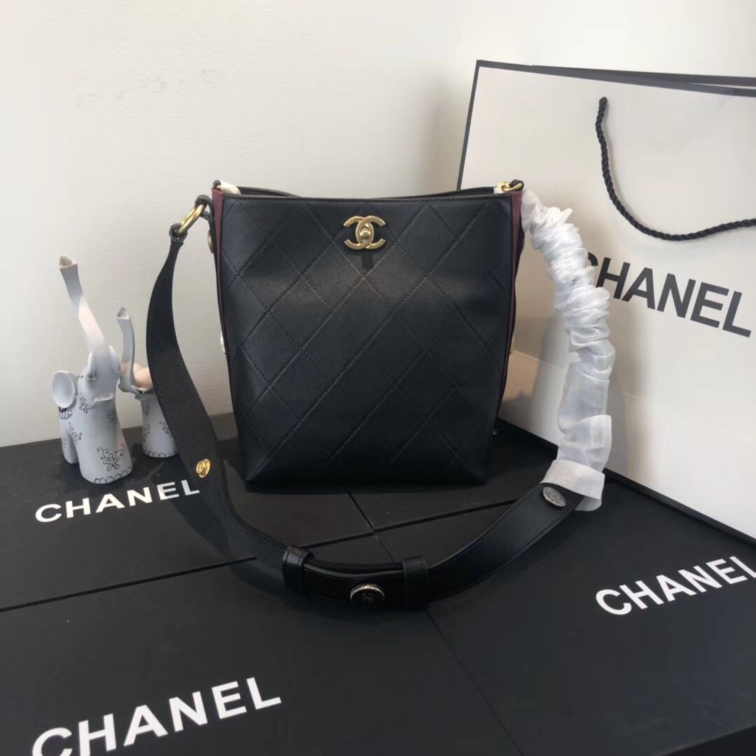 Ch**el Hobo Handbag A57573 20cm
