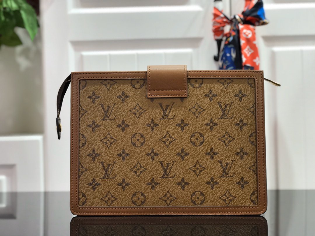 LV Pouch M44178