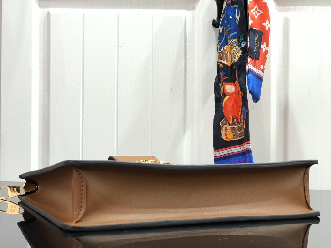 LV Pouch M44178