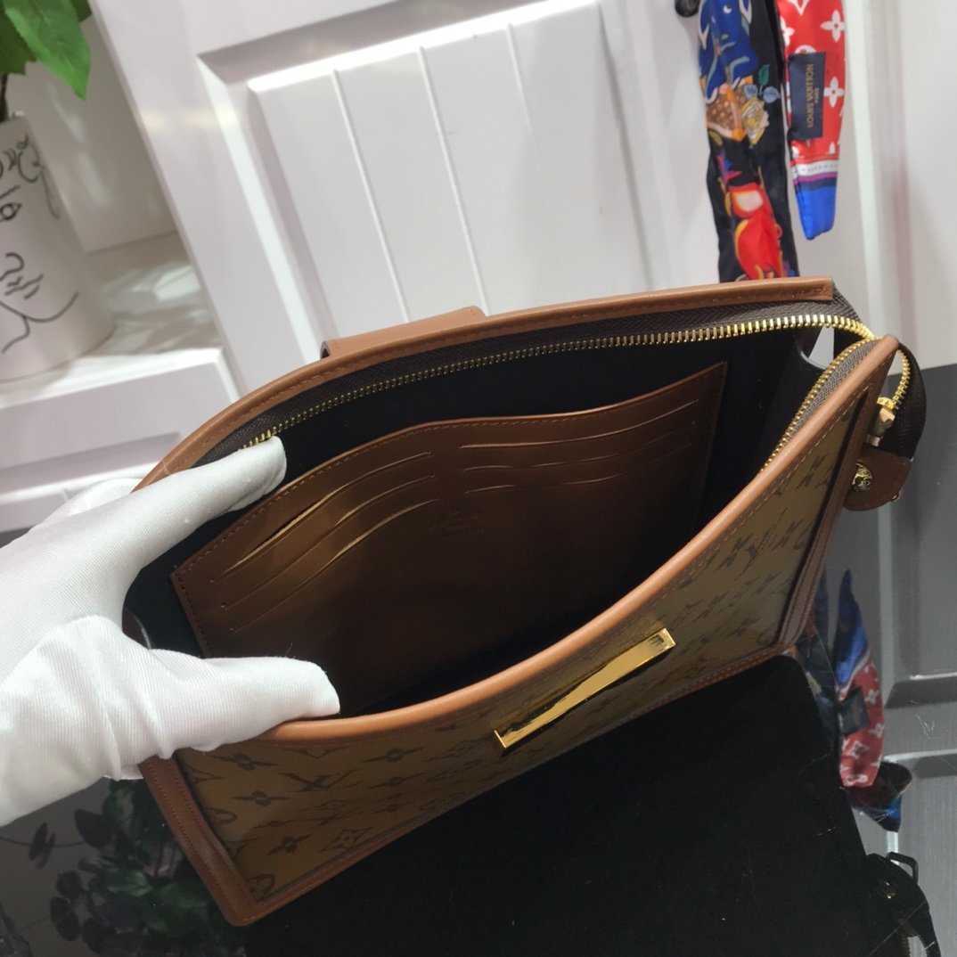LV Pouch M44178