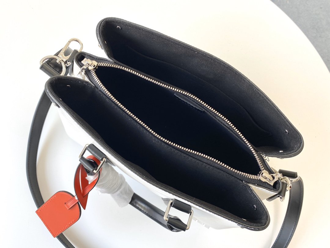 L0vis Vvtt0n Twist Tote M55613 White