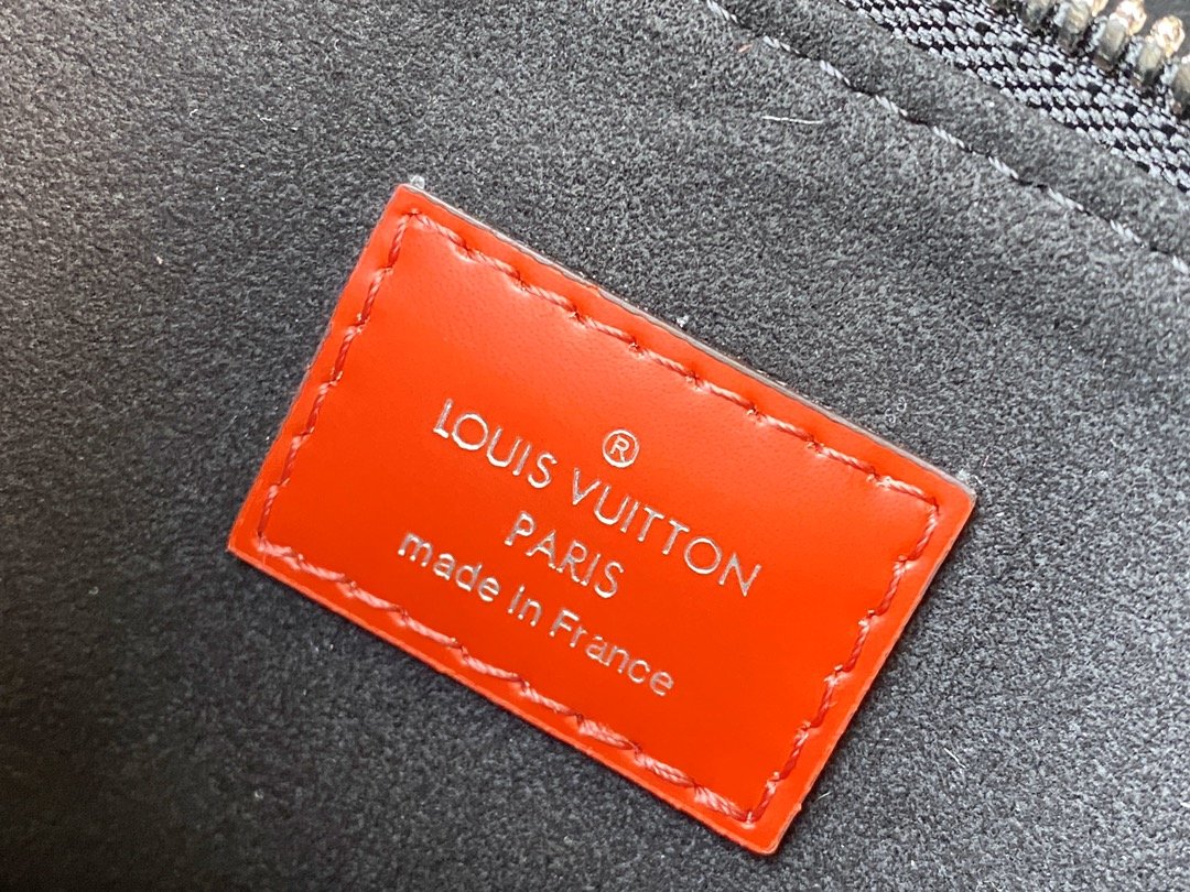 L0vis Vvtt0n Twist Tote M55613 Red