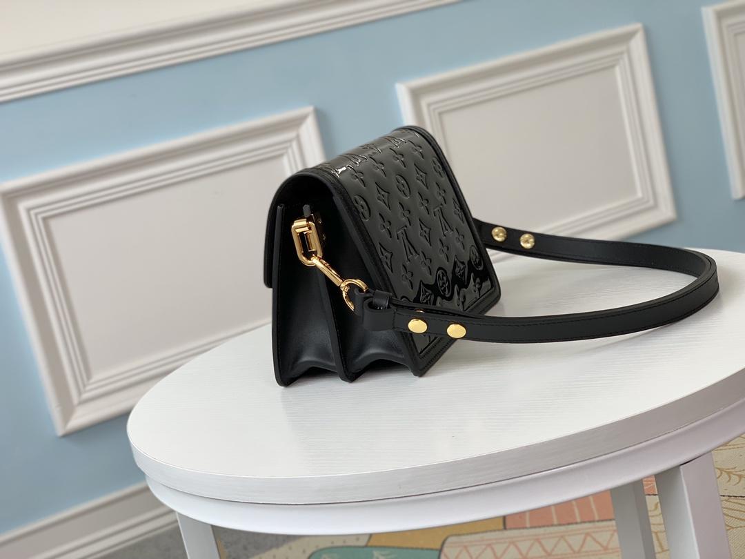 LV M44580 Dauphine Mini 001