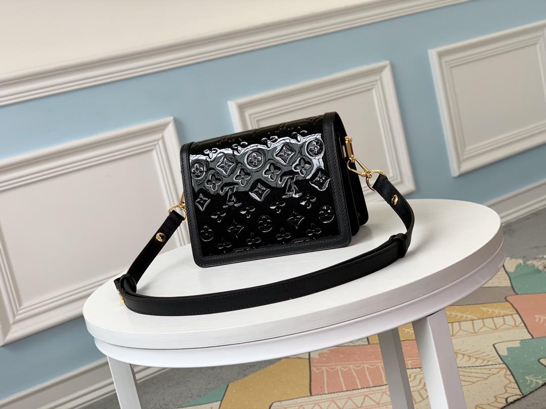LV M44580 Dauphine Mini 001