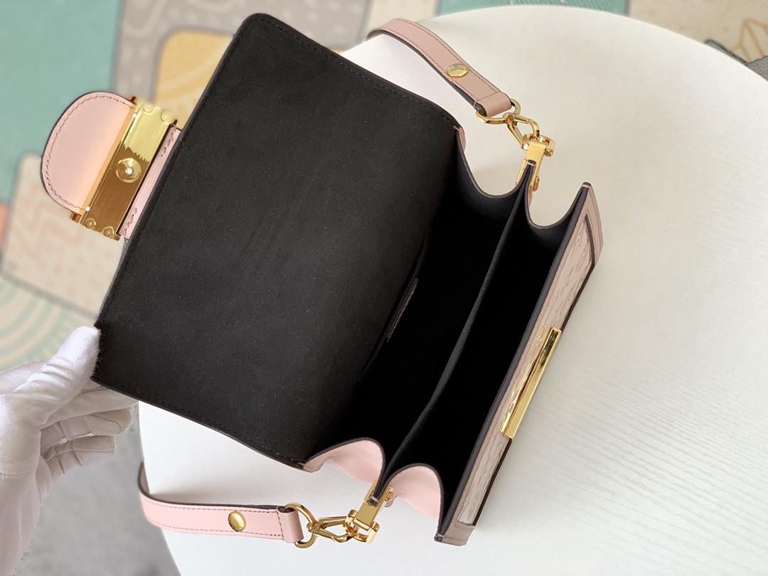 LV M44580 Dauphine Mini 002