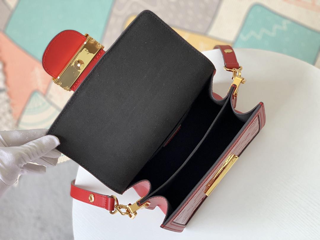 LV M44580 Dauphine Mini 004