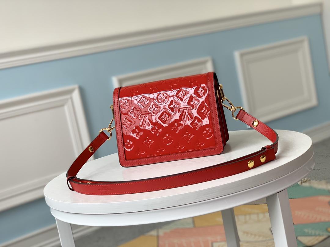 LV M44580 Dauphine Mini 004