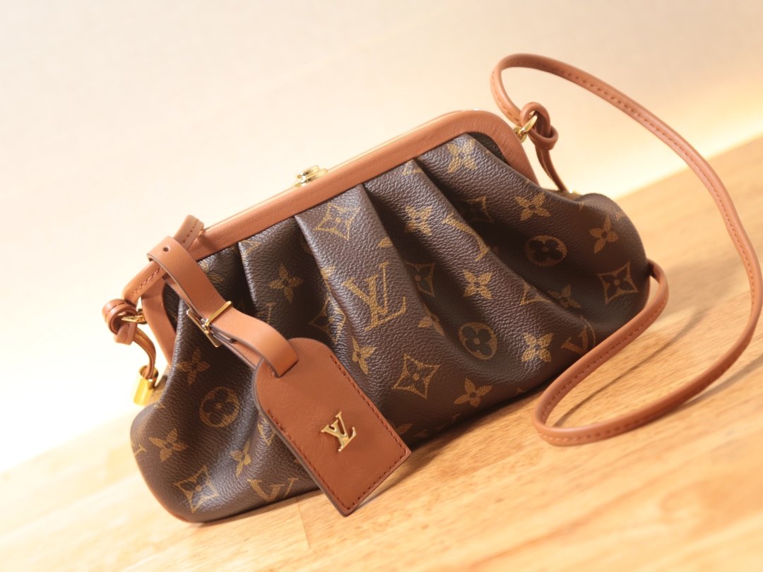 L0vis Vvtt0n Boursicot Clouds Bag