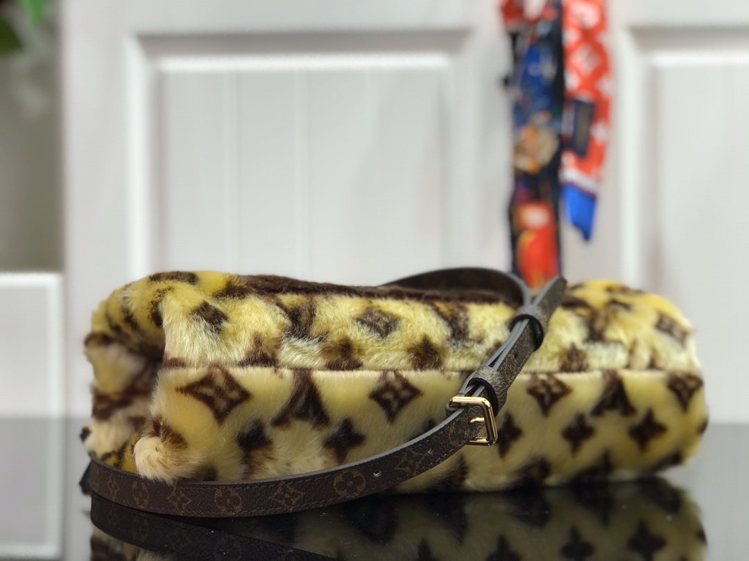 L0vis Vvtt0n Monogram Mink M76094