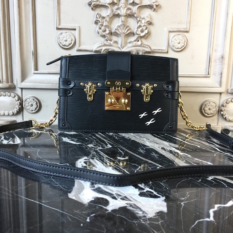 L0vis Vvtt0n Trunk Clutch 001