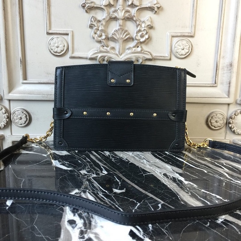 L0vis Vvtt0n Trunk Clutch 001