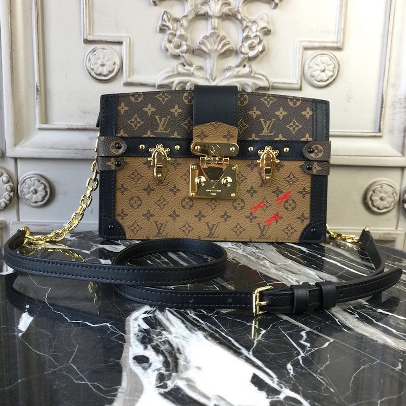 L0vis Vvtt0n Trunk Clutch 004