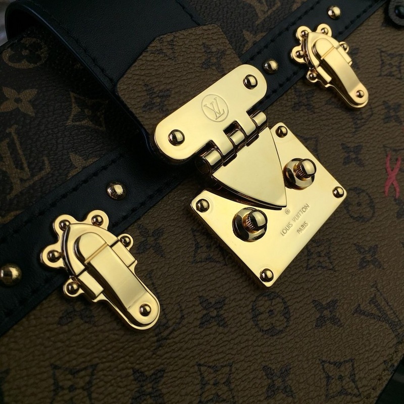 L0vis Vvtt0n Trunk Clutch 004