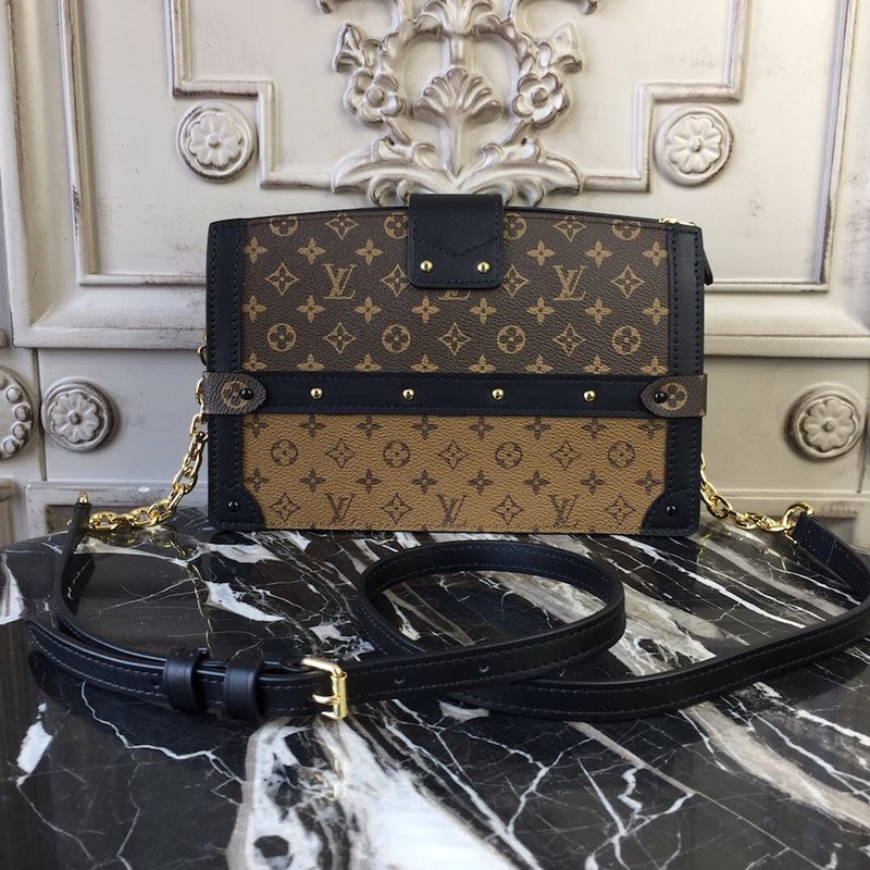 L0vis Vvtt0n Trunk Clutch 004