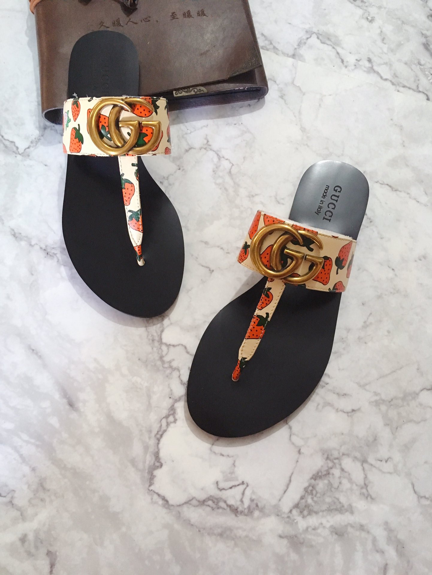 Gvc*1 leather sandal