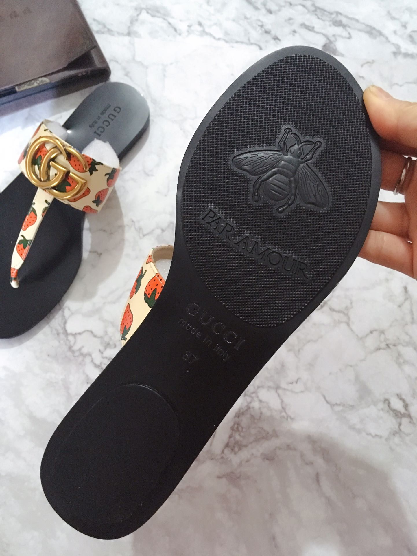 Gvc*1 leather sandal