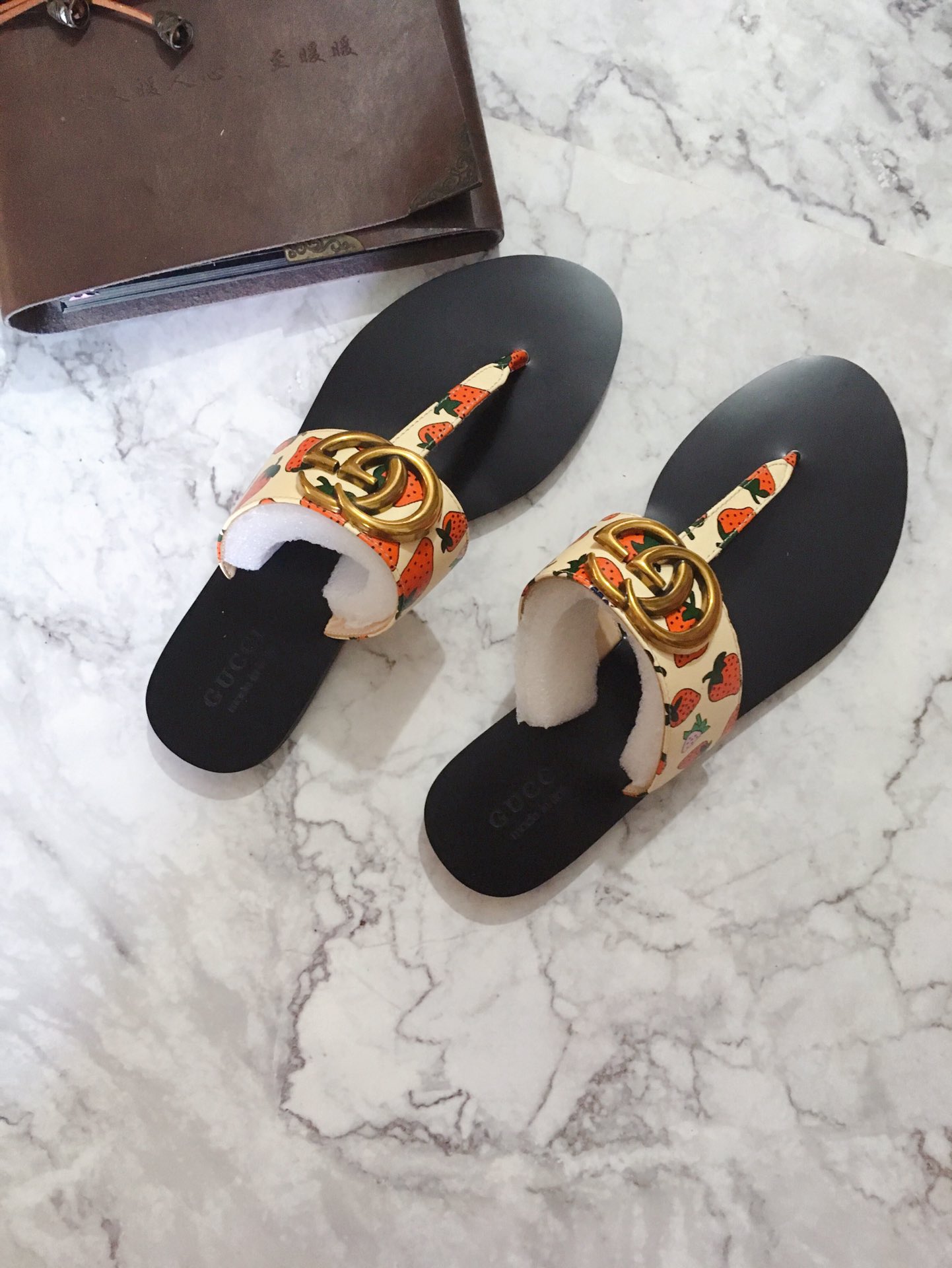Gvc*1 leather sandal