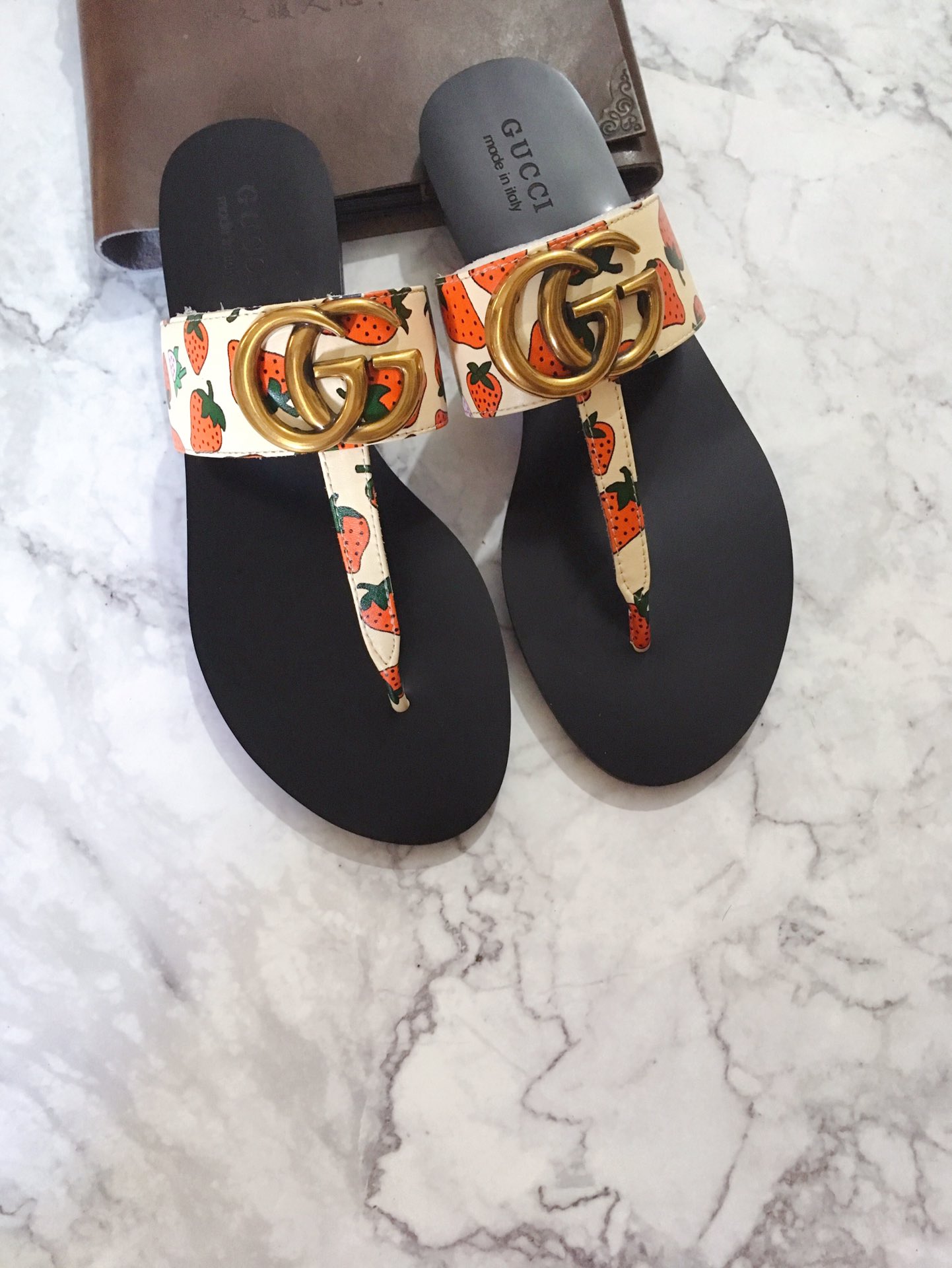Gvc*1 leather sandal