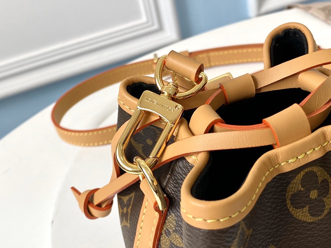 L0vis Vvtt0n mini bag M57099