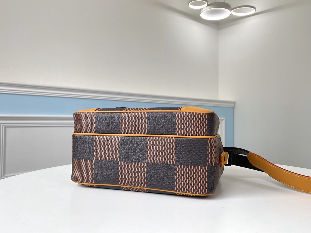 L0vis Vvtt0n Epi Monogram Nil Slim Bag