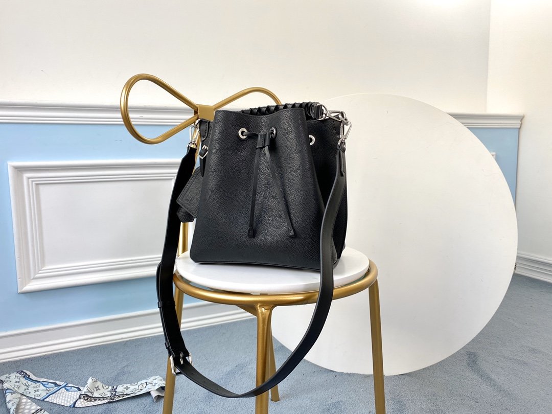 L0vis Vvtt0n Muria Mahina Handbags M55801 black