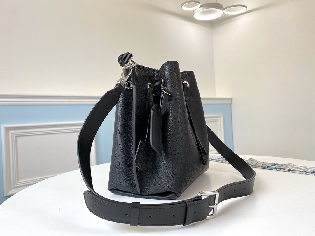 L0vis Vvtt0n Muria Mahina Handbags M55801 black