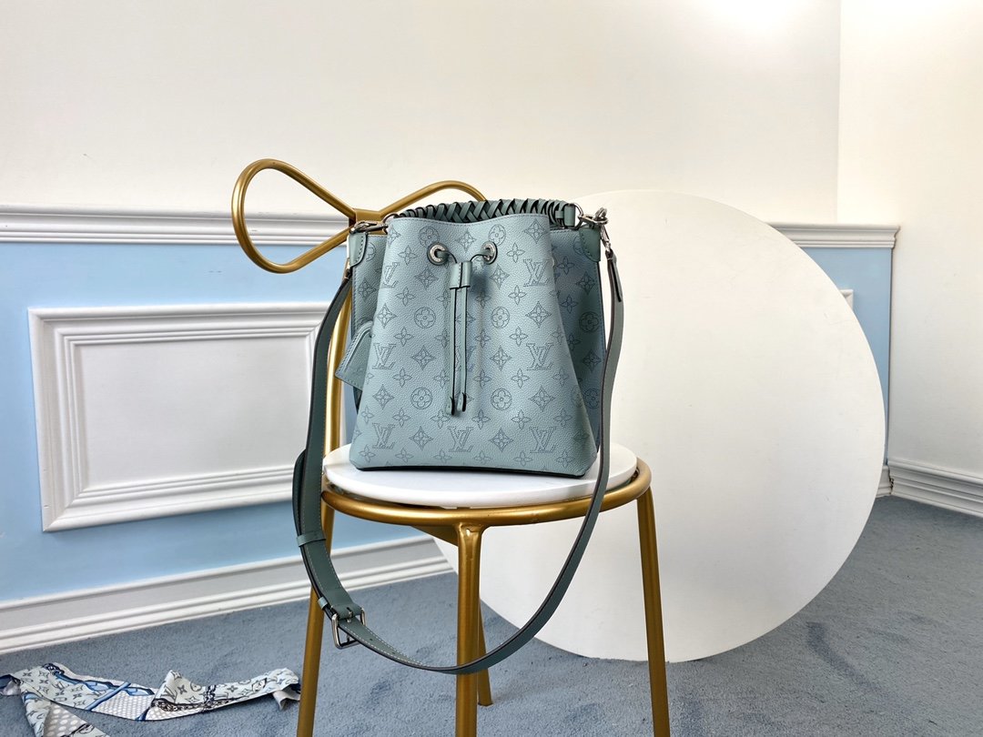 L0vis Vvtt0n Muria Mahina Handbags M55801 blue