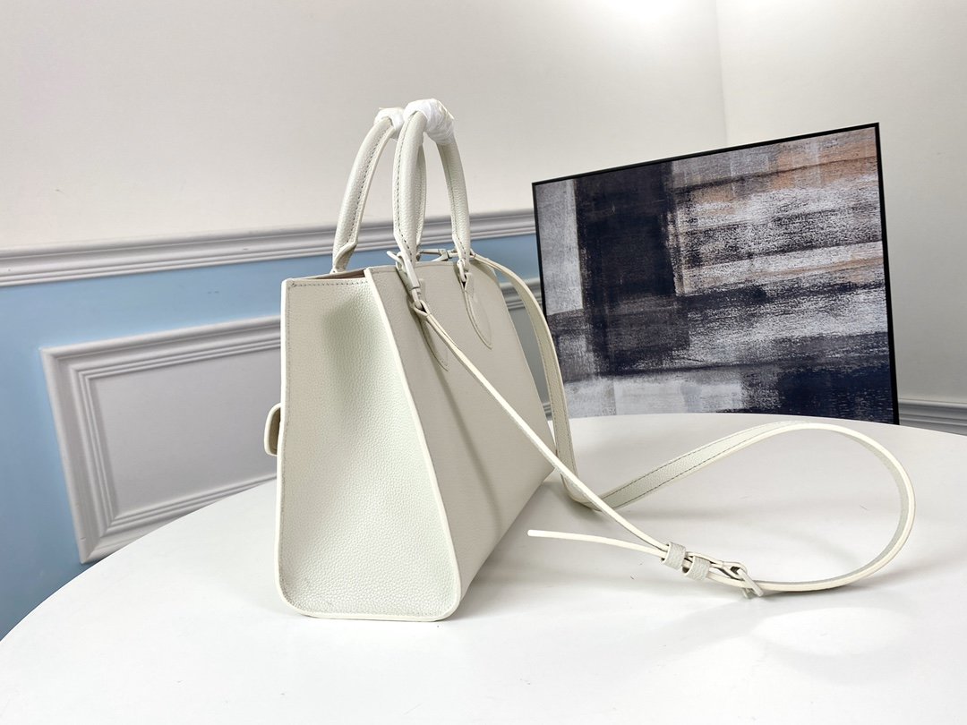 L0vis Vvtt0n Lockme Tote M55845 White