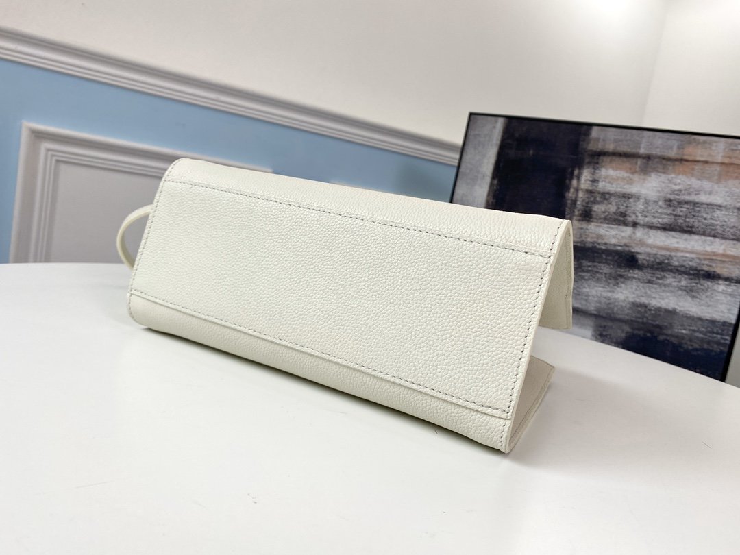 L0vis Vvtt0n Lockme Tote M55845 White