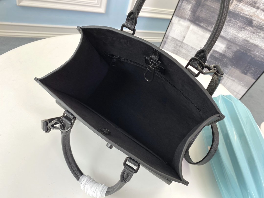 L0vis Vvtt0n Lockme Tote M55845 Black