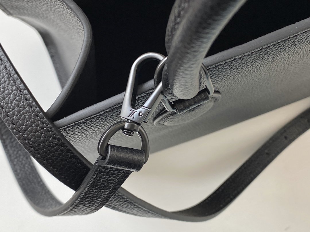 L0vis Vvtt0n Lockme Tote M55845 Black