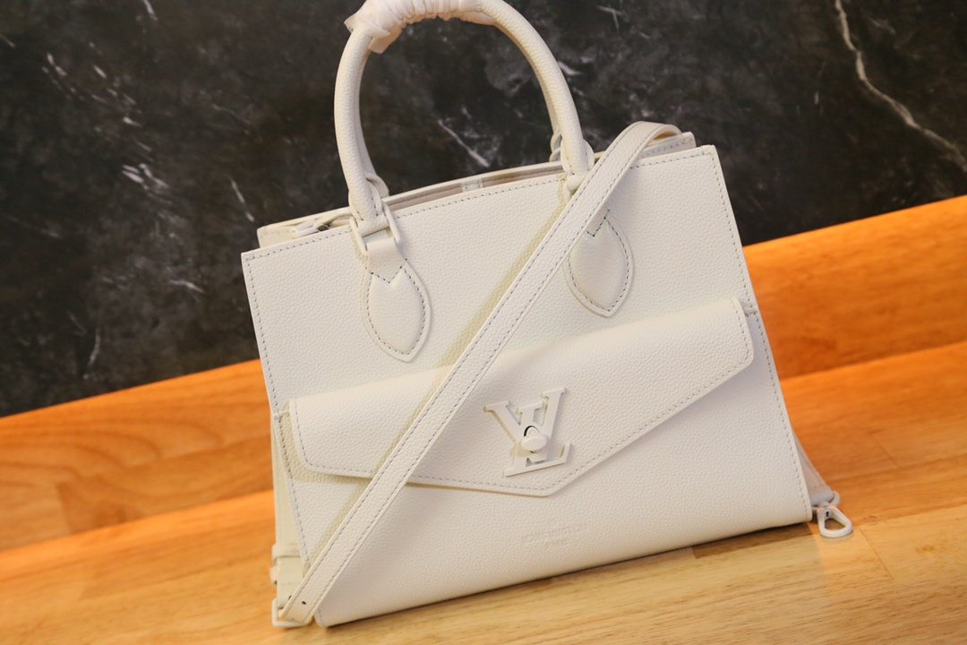 L0vis Vvtt0n Lockme Tote white 15.5cm