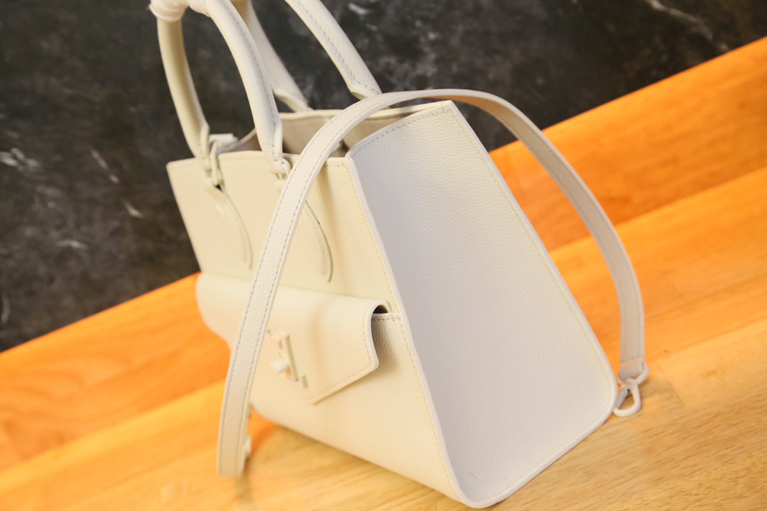L0vis Vvtt0n Lockme Tote white 15.5cm