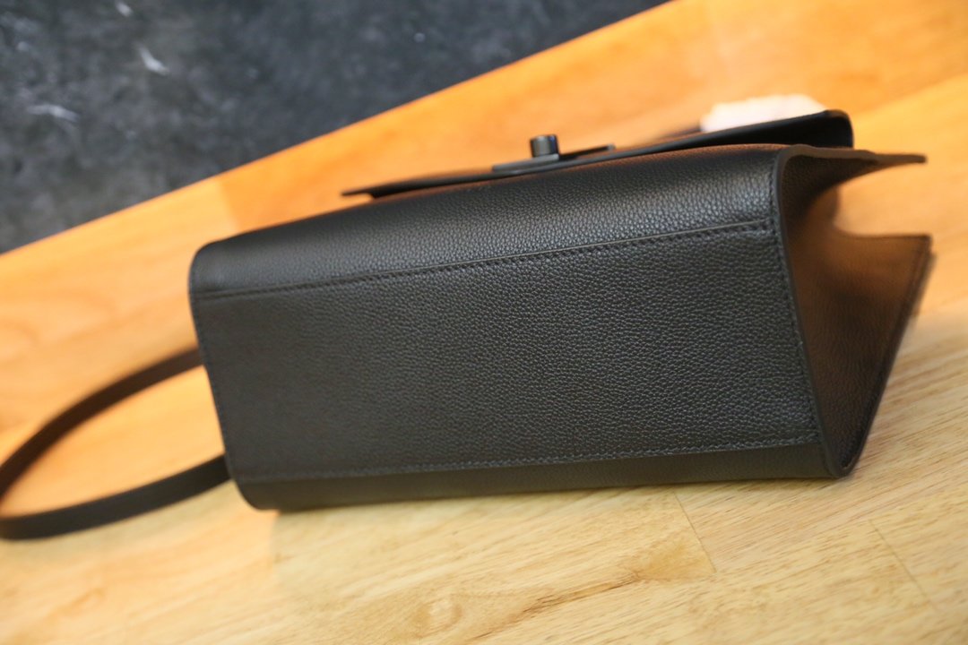 L0vis Vvtt0n Lockme Tote black 15.5cm
