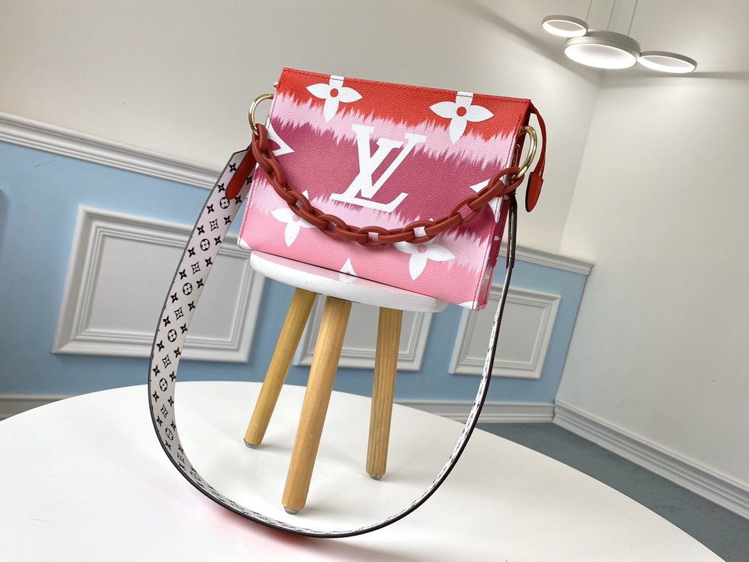 L0vis Vvtt0n Escase TOILET POUCH XL M68137