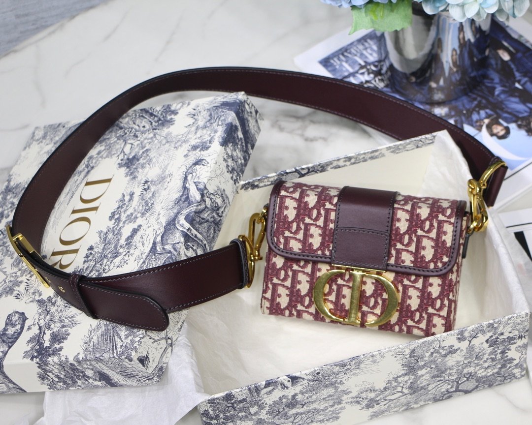 D10r 30 Montaigne Mini Box 17.5cm 001