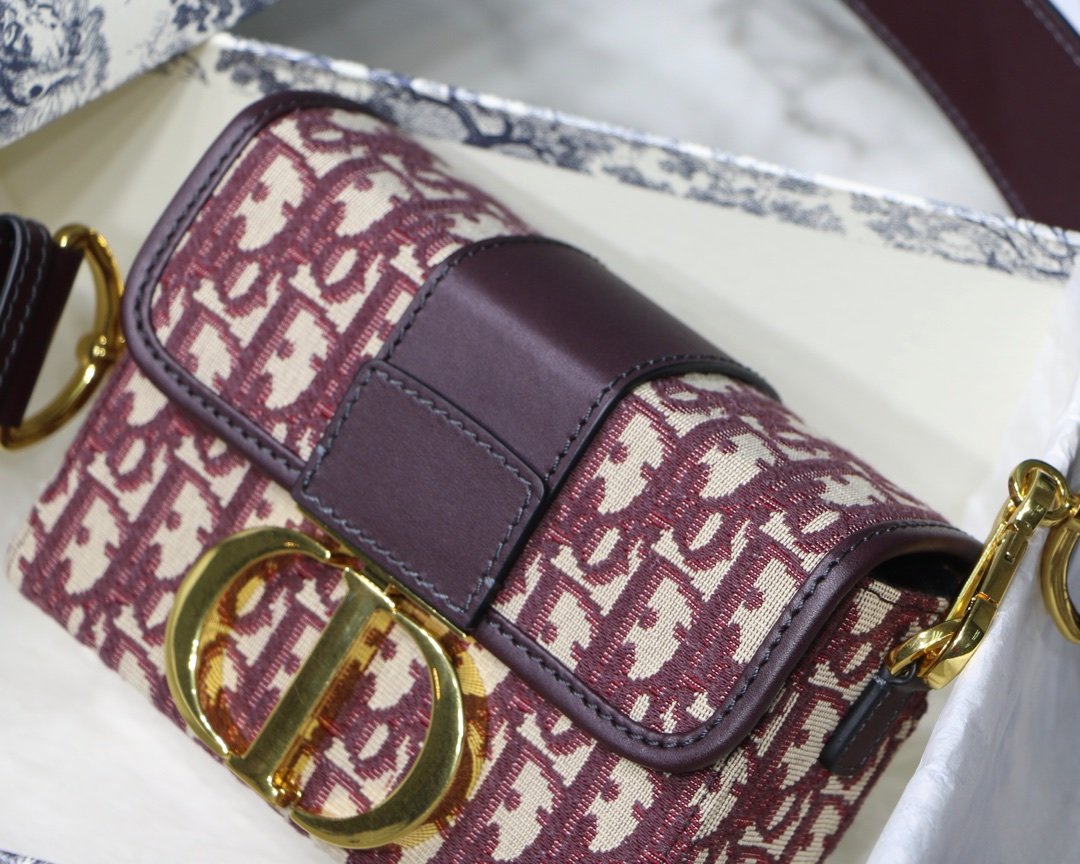 D10r 30 Montaigne Mini Box 17.5cm 001