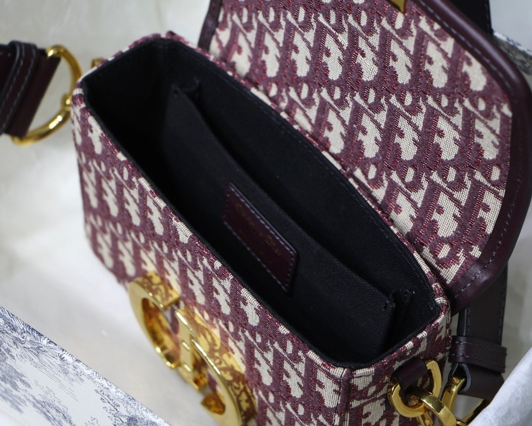 D10r 30 Montaigne Mini Box 17.5cm 001