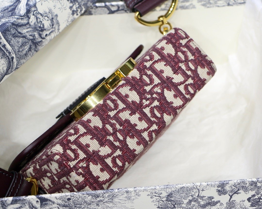 D10r 30 Montaigne Mini Box 17.5cm 001