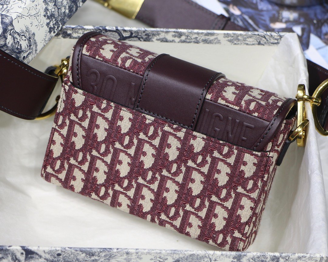 D10r 30 Montaigne Mini Box 17.5cm 001
