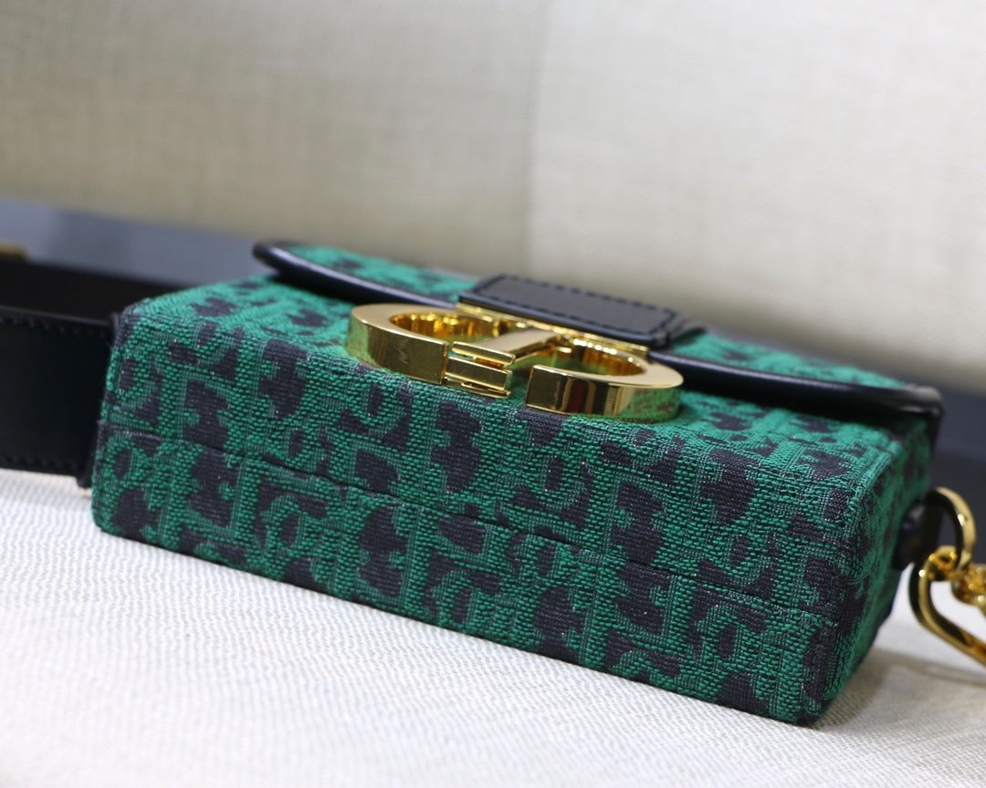 D10r 30 Montaigne Mini Box 17.5cm 002
