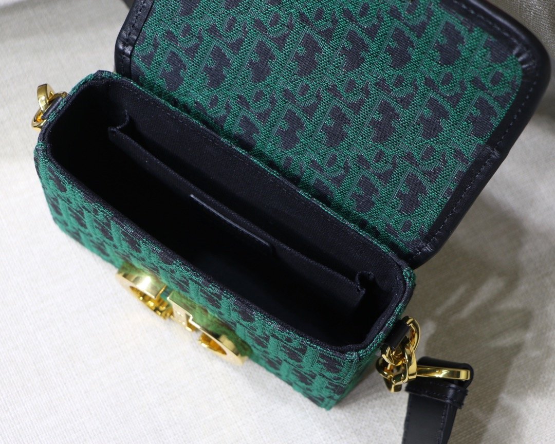 D10r 30 Montaigne Mini Box 17.5cm 002