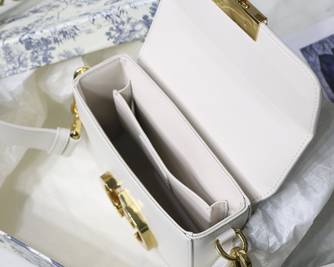 D10r 30 Montaigne Mini Box 17.5cm 003